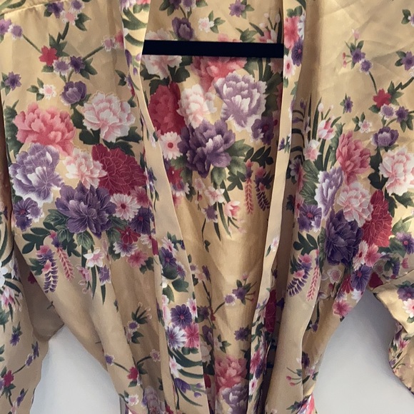 COVERUP / ROBE - Picture 3 of 3